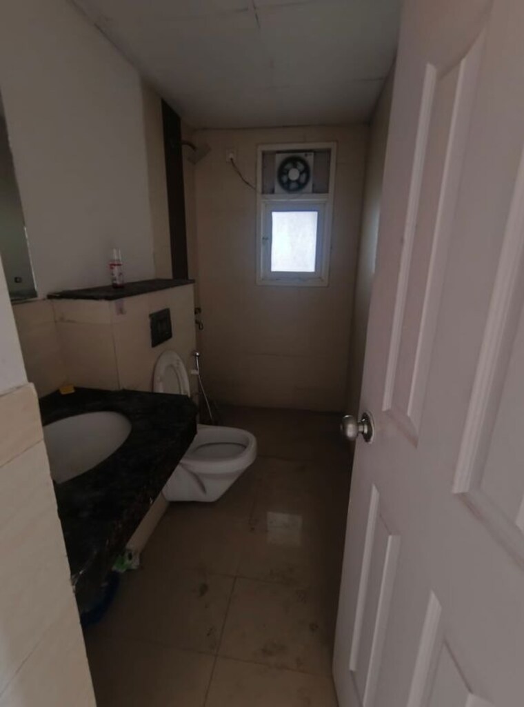 Bathroom, jaypee-green-pavillion-heights 3 Bedroom 1972 Sq.Ft. Apartment In Sector 128 Noida 10263989