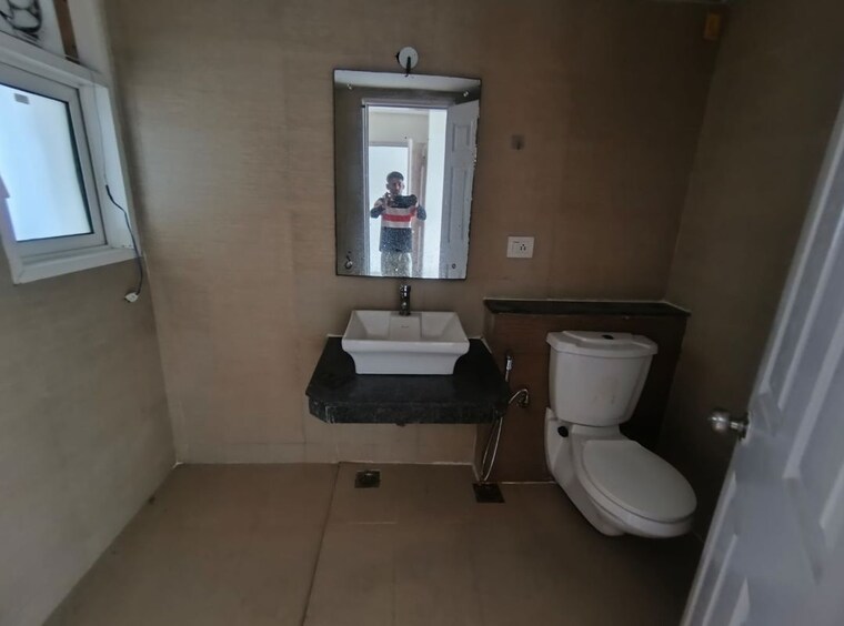 Bathroom, jaypee-green-pavillion-heights 3 Bedroom 1972 Sq.Ft. Apartment In Sector 128 Noida 10263989