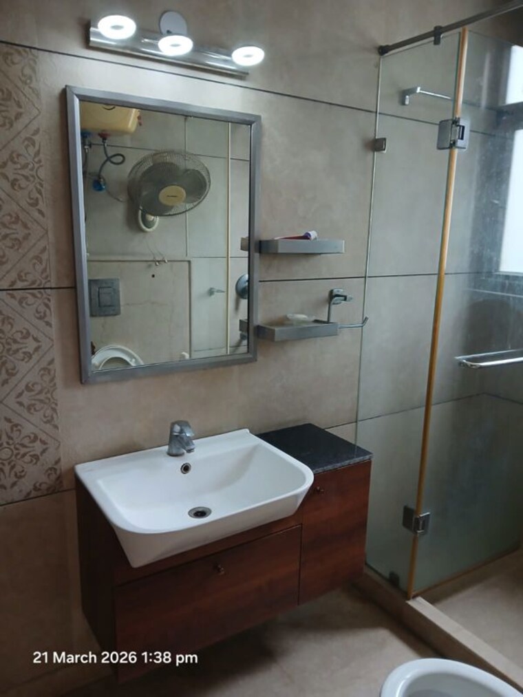 Bathroom, greater kailash part 3 3 Bedroom 225 Sq.Yd. Builder Floor In Greater Kailash Part 3 Delhi 10264080