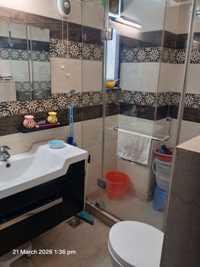 Team Area, greater kailash part 3 3 Bedroom 225 Sq.Yd. Builder Floor In Greater Kailash Part 3 Delhi 10264080