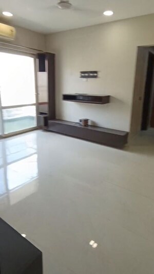 Room in 3.5 BHK Apartment at BPTP Park Grandeura, Sector 82 – for Rent