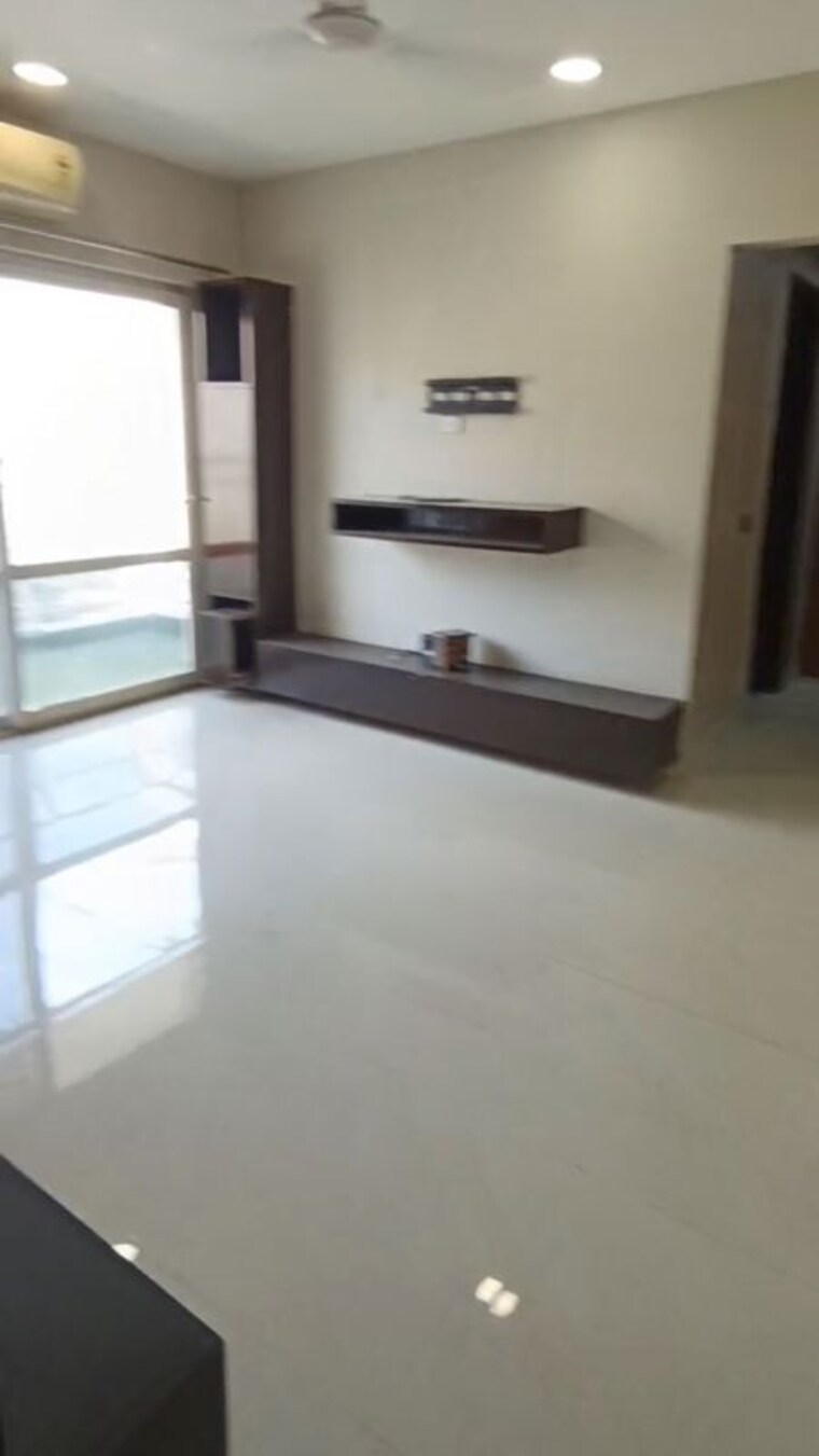 Room, bptp-park-grandeura 3.5 Bedroom 2032 Sq.Ft. Apartment In Sector 82 Faridabad 10264084