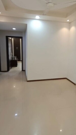 Room in 3.5 BHK Apartment at BPTP Park Grandeura, Sector 82 – for Rent