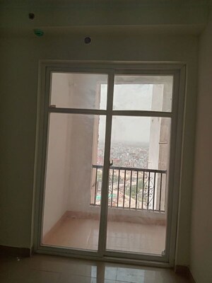 Room in 5 BHK Apartment at Amrapali Sapphire, Sector 45 – for Sale