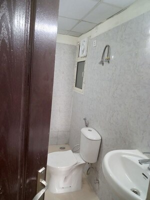 Bathroom in 5 BHK Apartment at Amrapali Sapphire, Sector 45 – for Sale