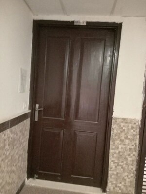 Furnished Amenities in 5 BHK Apartment at Amrapali Sapphire, Sector 45 – for Sale