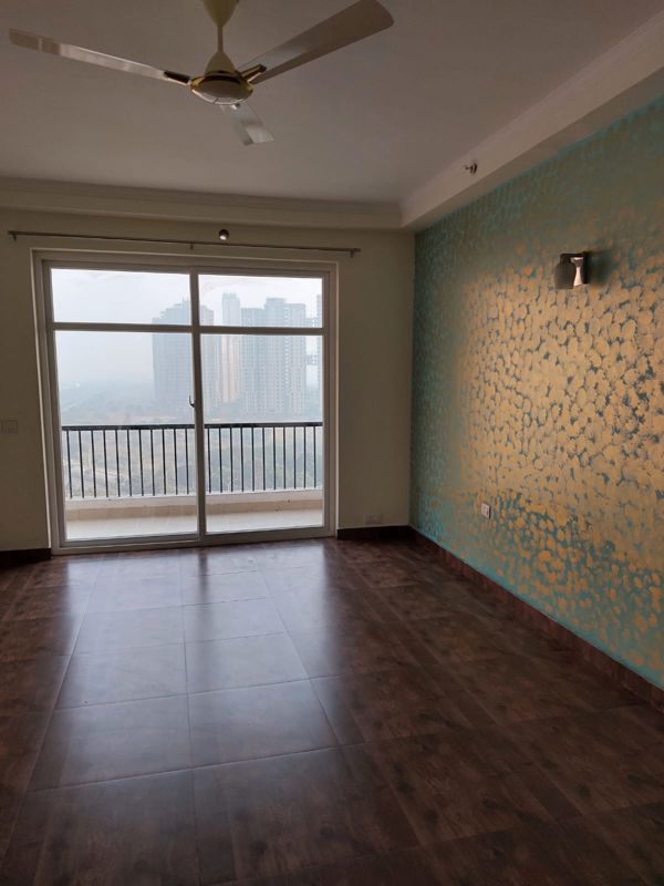 5 BHK + Servant Room Apartment For Sale in Amrapali Sapphire