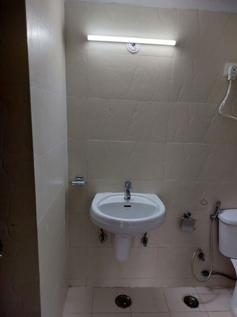 Bathroom, amrapali-sapphire 5 Bedroom 6010 Sq.Ft. Apartment In Sector 45 Noida 10264020