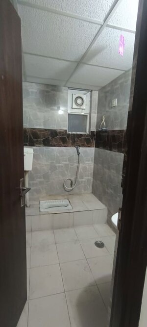 Bathroom in 3 BHK Apartment at Amrapali Silicon City, Sector 76 – for Sale
