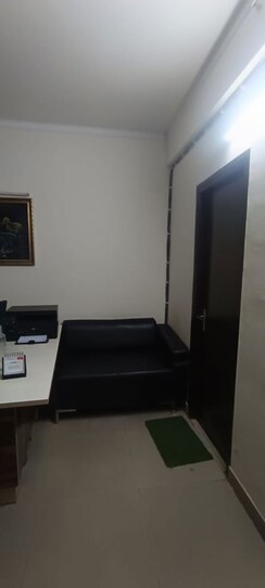 3 BHK + Servant Room Apartment For Sale in Amrapali Silicon City