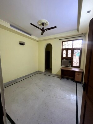 Room in 2 BHK Builder Floor at Hbh Colony – for Rent