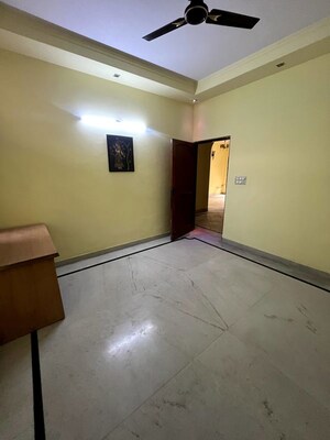 Room in 2 BHK Builder Floor at Hbh Colony – for Rent