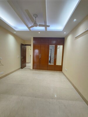 Room in 3 BHK Builder Floor at Greater Kailash I – for Rent