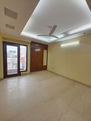 Room in 3 BHK Builder Floor at Greater Kailash I – for Rent