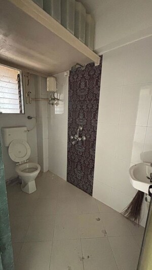 Bathroom in 2 BHK Apartment at Tardeo – for Sale
