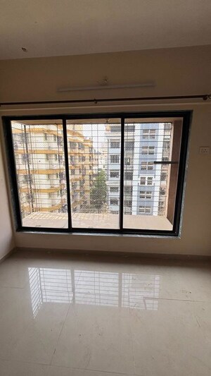 Room in 2 BHK Apartment at Tardeo – for Sale