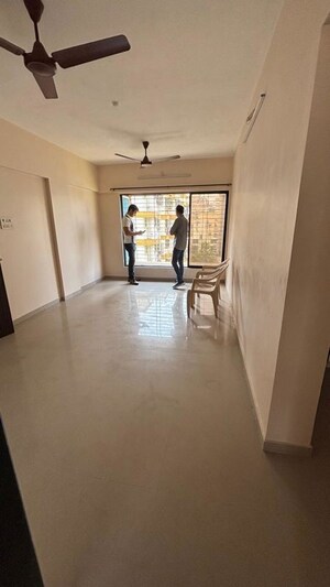 Room in 2 BHK Apartment at Tardeo – for Sale