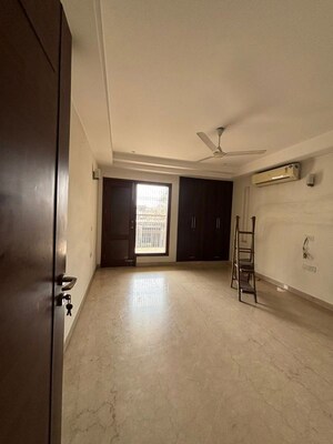 Room in 4 BHK Builder Floor at Greater Kailash ii – for Rent