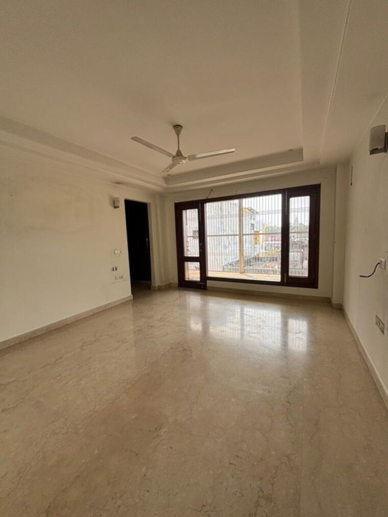 Room, greater kailash ii 4 Bedroom 400 Sq.Yd. Builder Floor In Greater Kailash ii Delhi 10264185