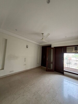 Room in 4 BHK Builder Floor at Greater Kailash ii – for Rent