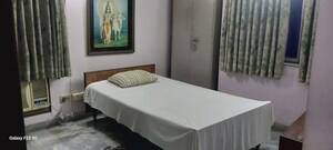 Bedroom in 2 BHK Apartment at Hazra Road – for Rent
