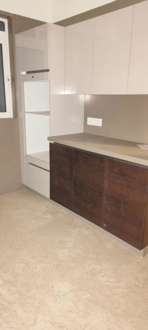 Room in 3 BHK Apartment at Raheja Imperia, Worli – for Sale