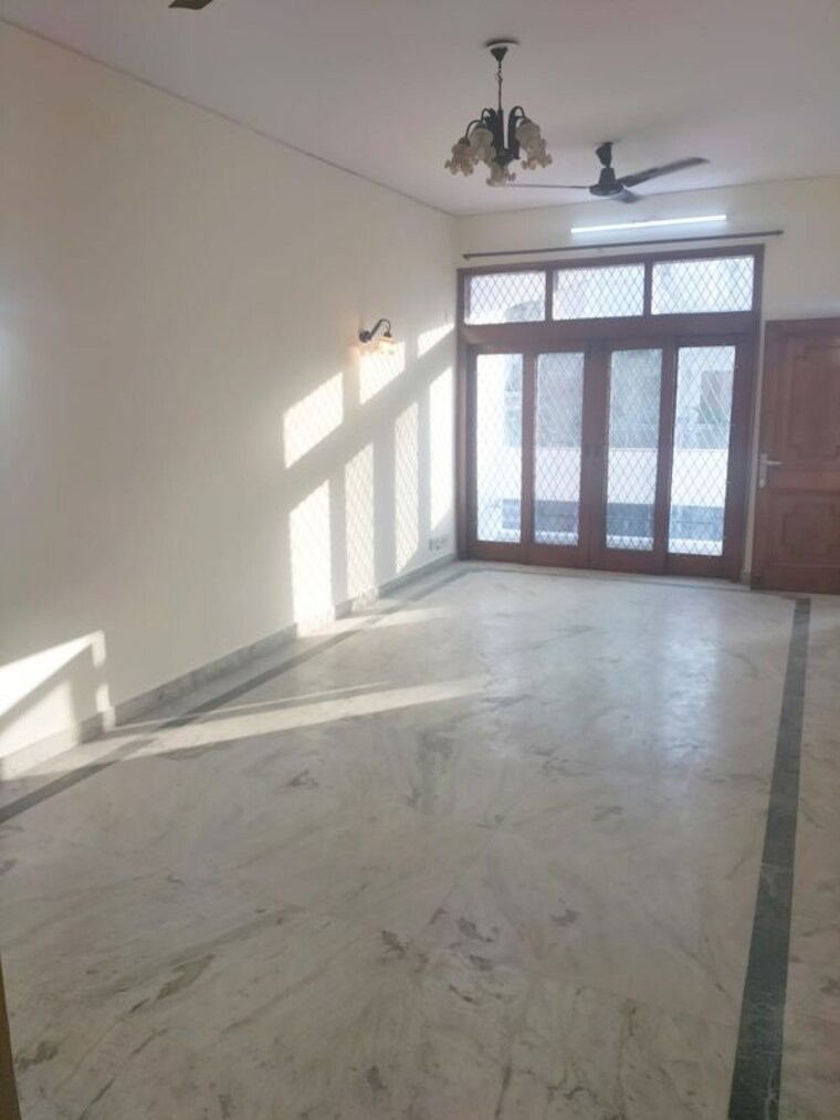 Room, greater kailash i 2 Bedroom 208 Sq.Yd. Builder Floor In Greater Kailash I Delhi 10264209