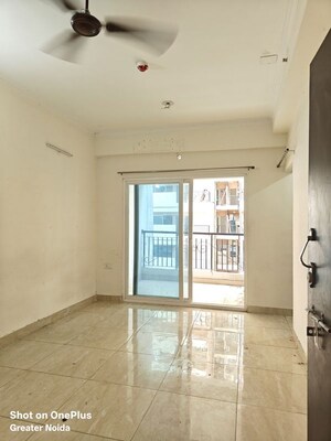 Room in 1 BHK Apartment at Gaur City 2 - 14th Avenue, Sector 16c Greater Noida – for Rent
