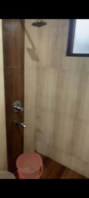 Furnished Amenities in 3.5 BHK Builder Floor at Chittaranjan Park – for Rent