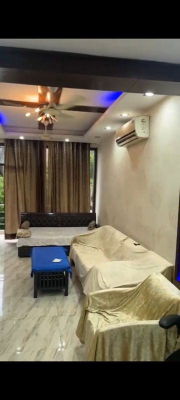 3.5 BHK + Pooja Room Builder Floor For Rent in Chittaranjan Park