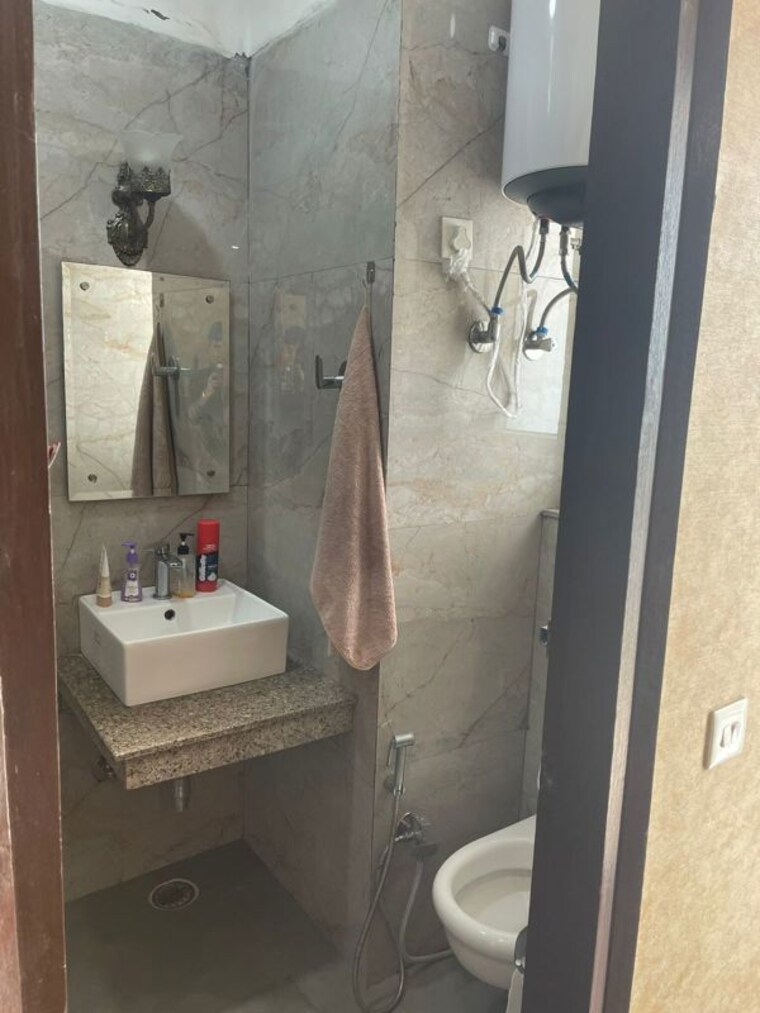 Bathroom, pir machalla 3 Bedroom 2000 Sq.Ft. Apartment In Pir Machalla Zirakpur 10264270