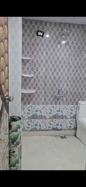Bathroom in 3 BHK Apartment at Kbnows Apartment, Sector 16 Greater Noida – for Rent