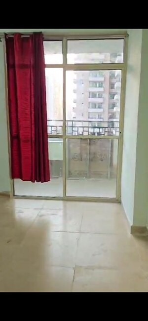 Room in 3 BHK Apartment at Kbnows Apartment, Sector 16 Greater Noida – for Rent