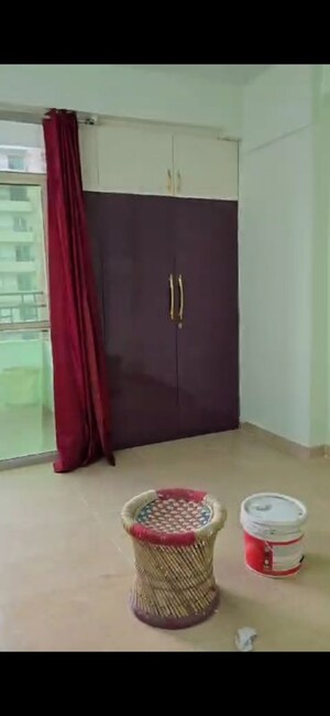 Furnished Amenities in 3 BHK Apartment at Kbnows Apartment, Sector 16 Greater Noida – for Rent