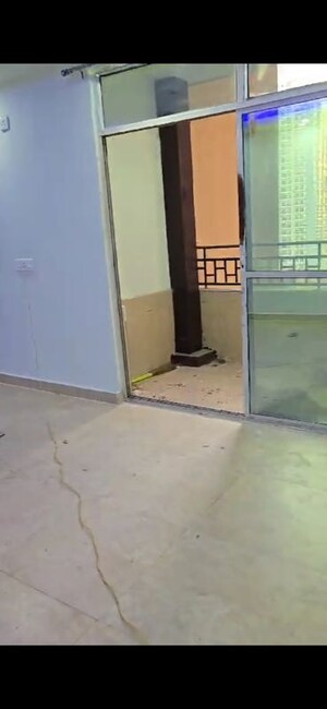 Room in 3 BHK Apartment at Kbnows Apartment, Sector 16 Greater Noida – for Rent