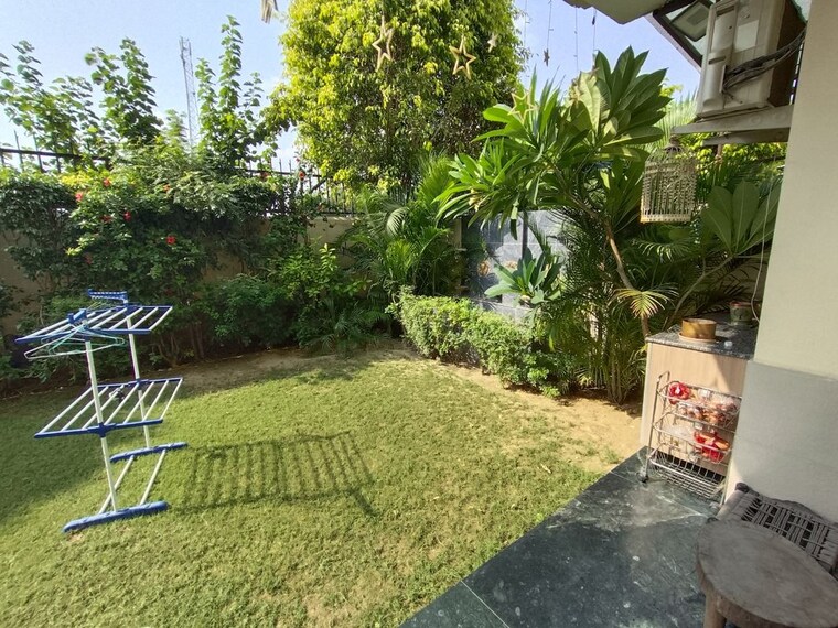 Garden, ss-almeria 3 Bedroom 2000 Sq.Ft. Builder Floor In Sector 84 Gurgaon 9905833