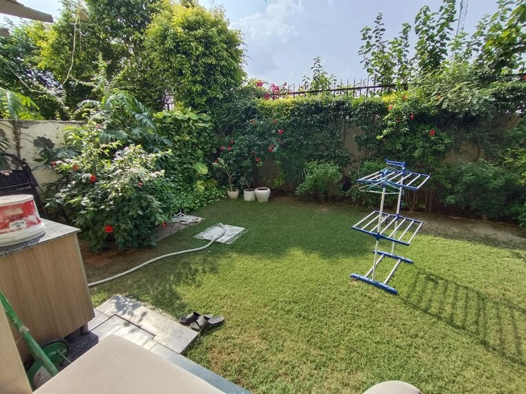 Garden, ss-almeria 3 Bedroom 2000 Sq.Ft. Builder Floor In Sector 84 Gurgaon 9905833