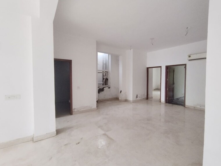 Room, ss-almeria 3 Bedroom 2000 Sq.Ft. Builder Floor In Sector 84 Gurgaon 9905925