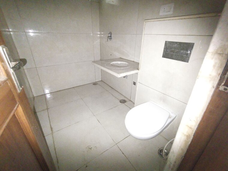 Bathroom, ss-almeria 3 Bedroom 2000 Sq.Ft. Builder Floor In Sector 84 Gurgaon 9905925