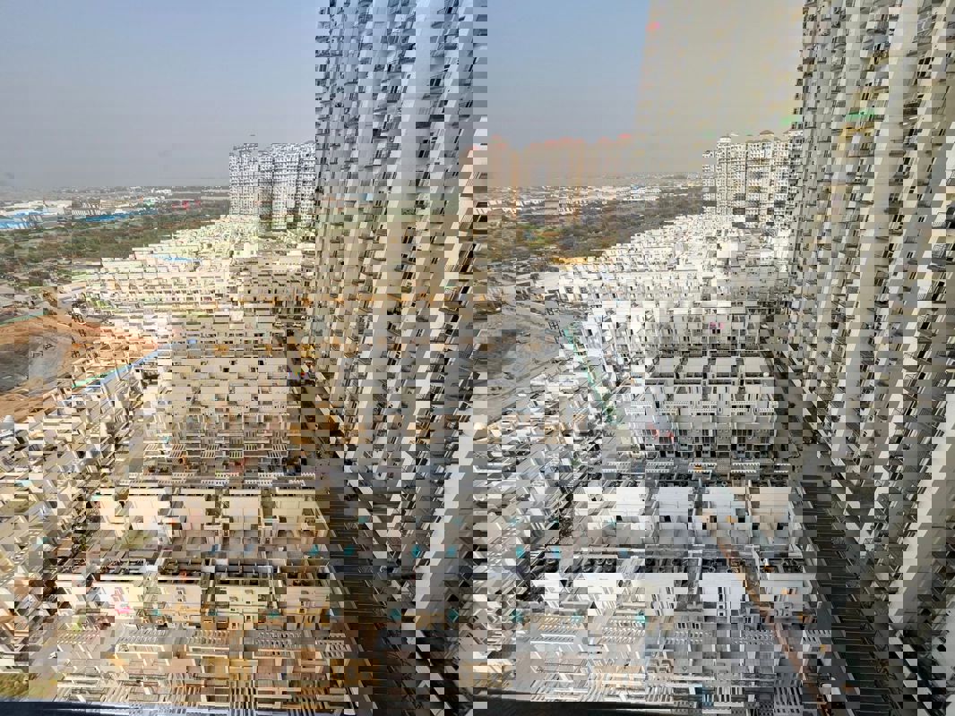 3 BHK + Servant Room Apartment For Rent in Amrapali Dream Valley