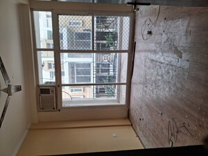 Room in 3 BHK Apartment at Amrapali Dream Valley, Tech Zone 4 Greater Noida – for Rent