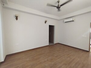 Room in 4 BHK Apartment at SS Linden, Sector 84 – for Sale