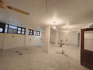 Room in 4 BHK Builder Floor at Kalkaji – for Rent