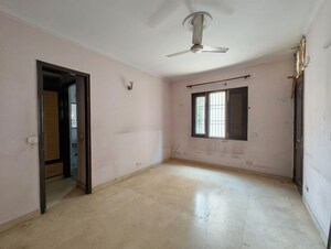 Room in 4 BHK Builder Floor at Kalkaji – for Rent