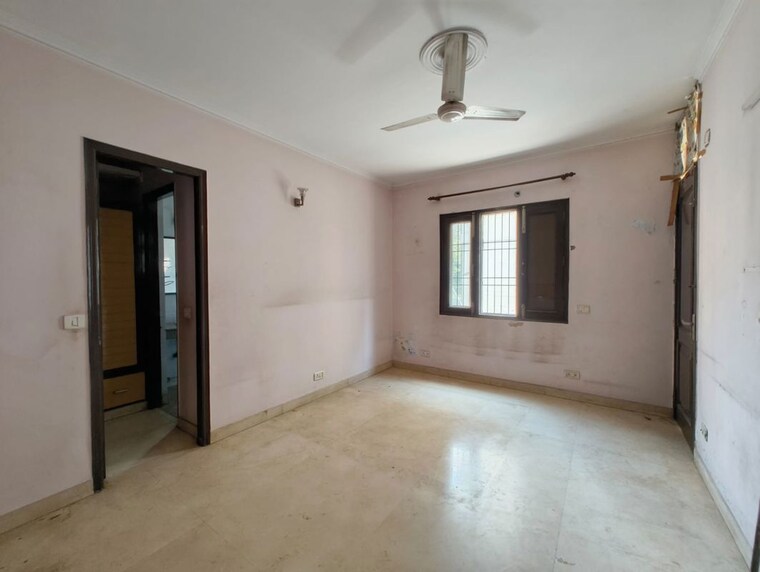 Room, kalkaji 4 Bedroom 300 Sq.Yd. Builder Floor In Kalkaji Delhi 10264287