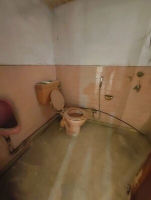 Furnished Amenities in 4 BHK Builder Floor at Kalkaji – for Rent