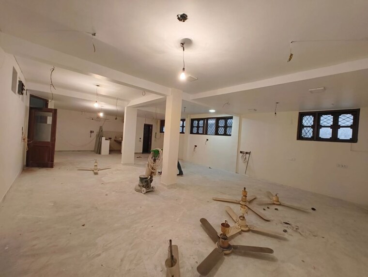 Parking, kalkaji 4 Bedroom 300 Sq.Yd. Builder Floor In Kalkaji Delhi 10264287