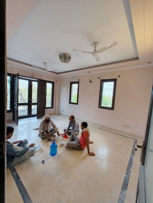 Room in 4 BHK Builder Floor at Kalkaji – for Rent