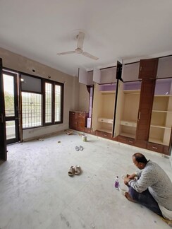4 BHK + Pooja Room,Servant Room Builder Floor For Rent in Kalkaji