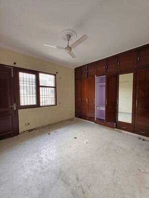 Room in 4 BHK Builder Floor at Kalkaji – for Rent